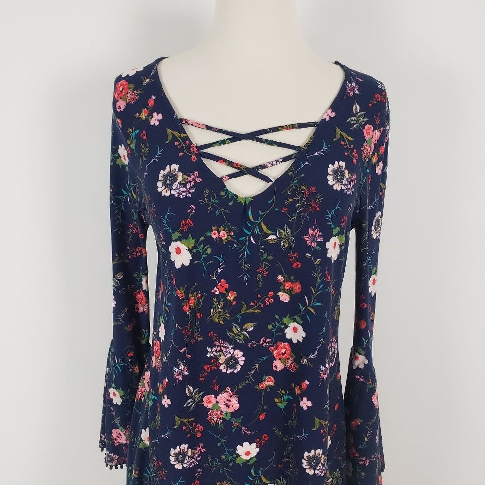 5/$12 DEREK Heart Floral Dress - Picture 2 of 11
